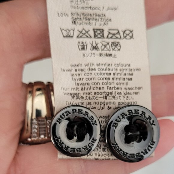 Burberry black and classic plaid short skirt. Waist 14’ and 16’ in length - Picture 6 of 8